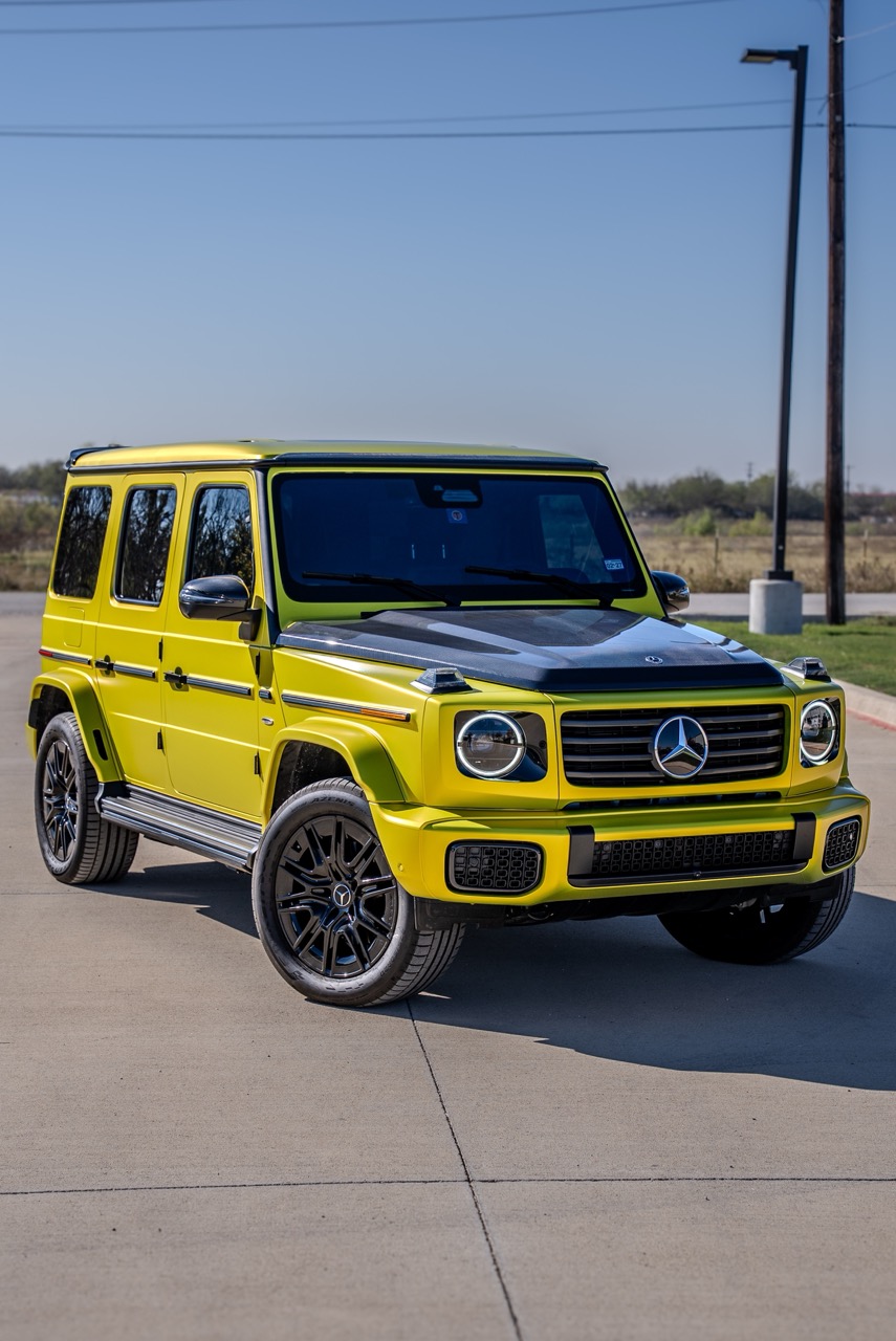 Factory South Sea Blue Mango transformed with full-body Sunset Liquid Green color PPF, delivering a vivid color shift with added impact protection. Installed edge-to-edge with seamless execution. Carbon hood, carbon trims, and blue calipers retained for contrast.
